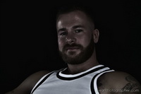 Projet LowKeyMEN - Sance photo en studio Muscle Bear - Photographie de projet masculin